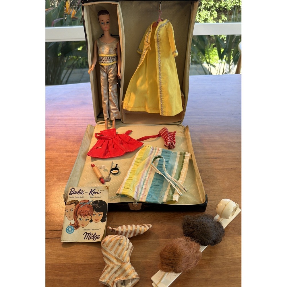 Rare Fashion Queen Barbie Case‎ Wigs Outfits Booklet Lot
